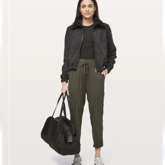 Lululemon Dance Studio Street City Mid-Rise Crop 25” Size 4 Dark Olive Yoga - Picture 2 of 7